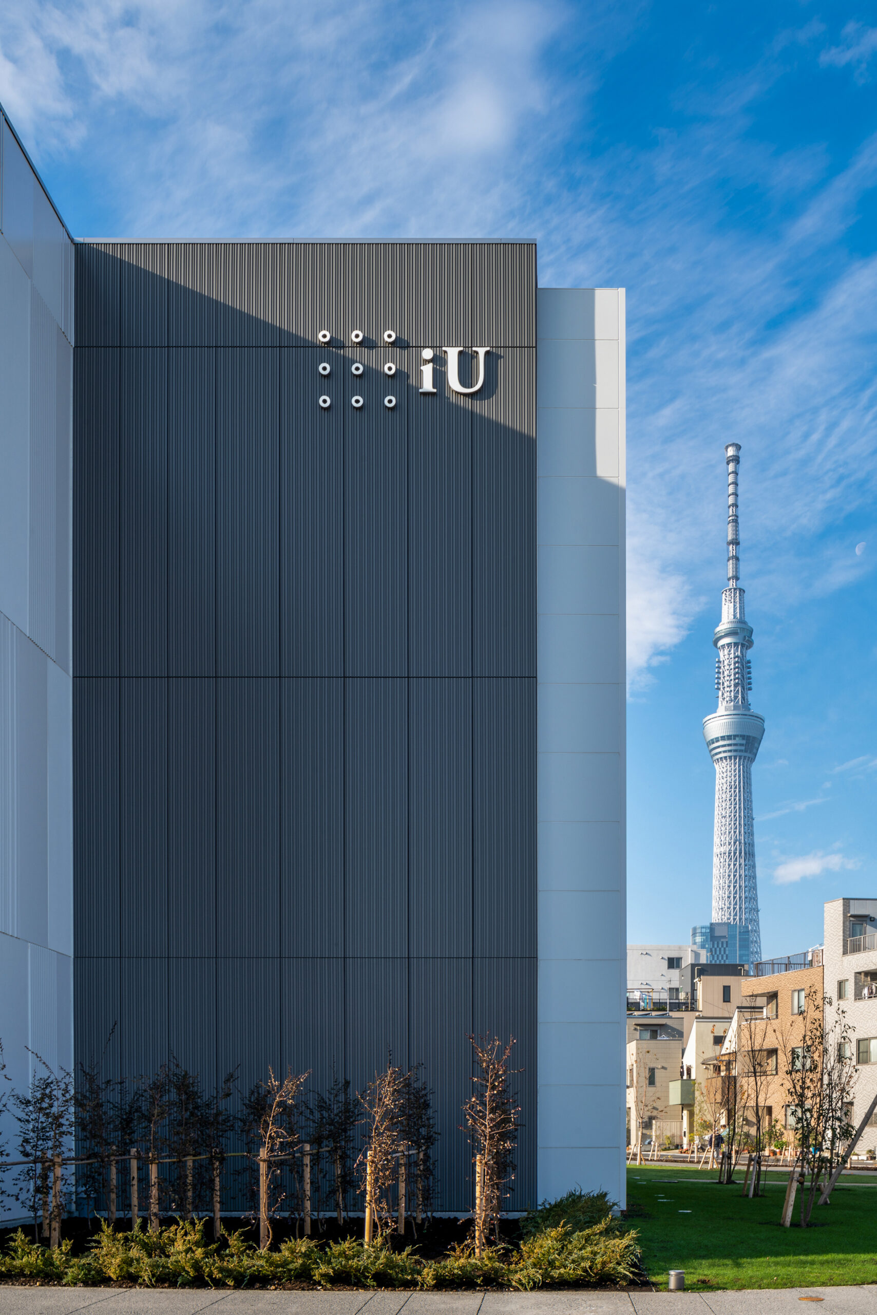 iU キャンパス外観
