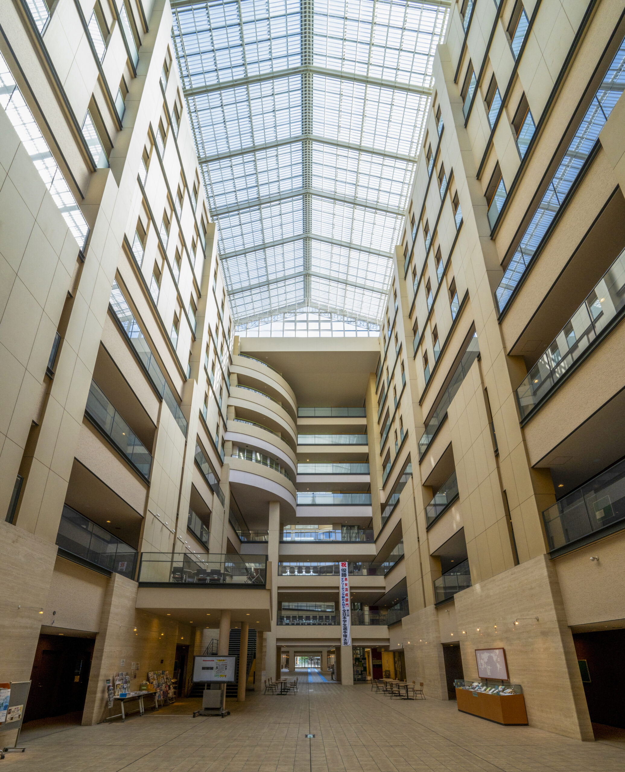 東京外国語大学 研究講義棟ガレリア