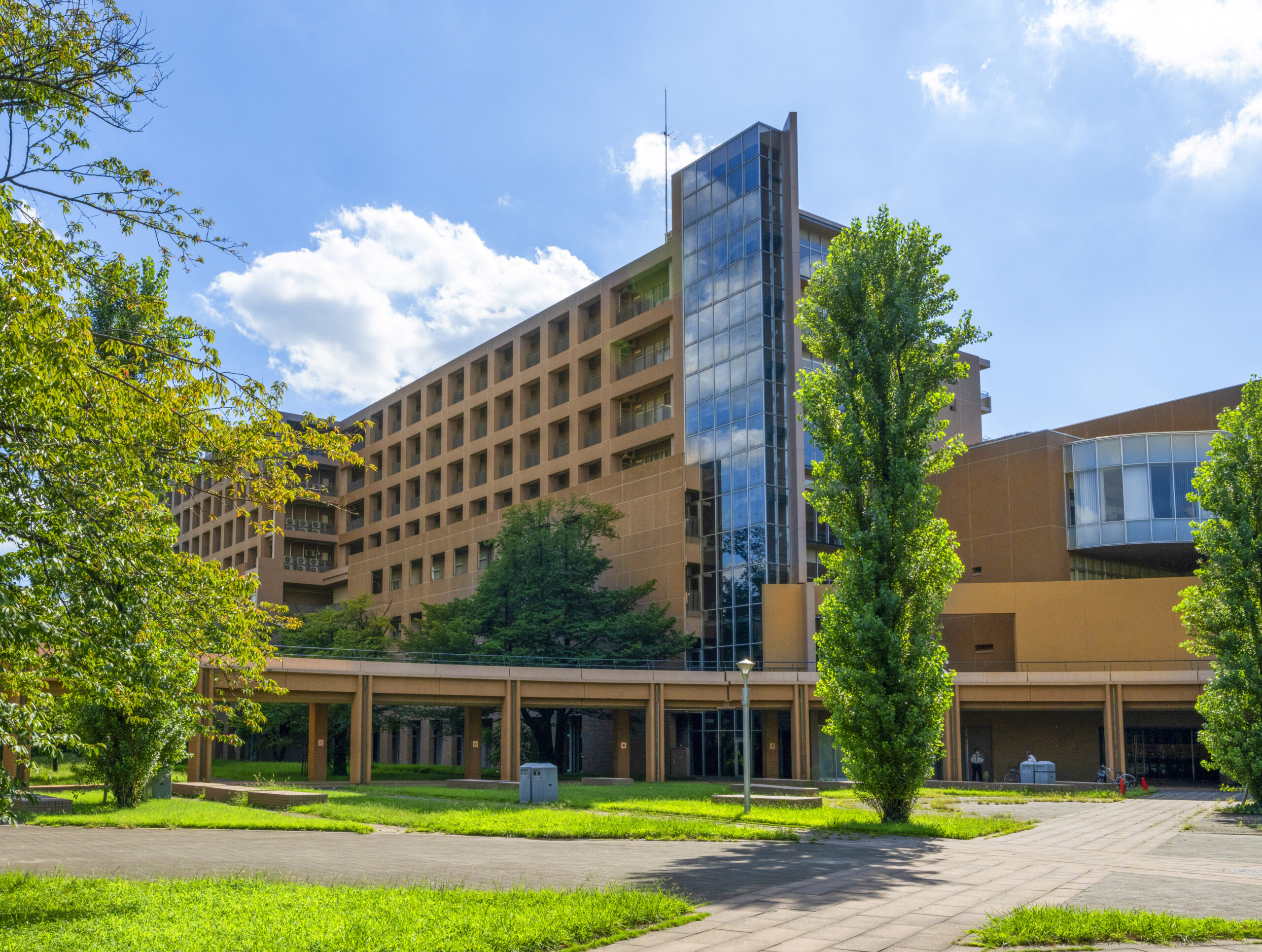 東京外国語大学 研究講義棟外観